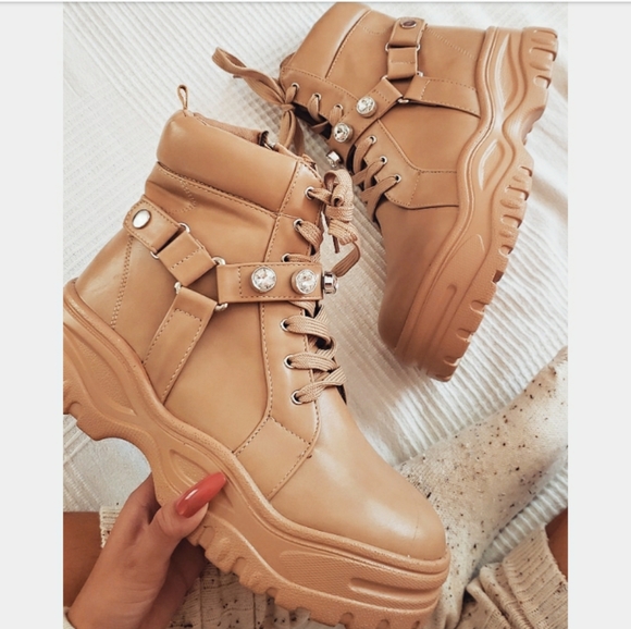 Sleigh Ride collection// nude combat boot - Picture 2 of 6